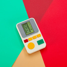 Elektroniczna konsola retro kieszonkowa biała – gra zręcznościowa