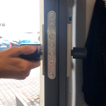 Zamek elektroniczny SMART na odcisk palca i bluetooth do drzwi