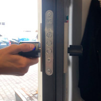 Zamek elektroniczny SMART na odcisk palca i bluetooth do drzwi